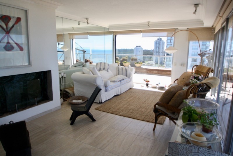 Impactante Penthouse en la brava en alquiler